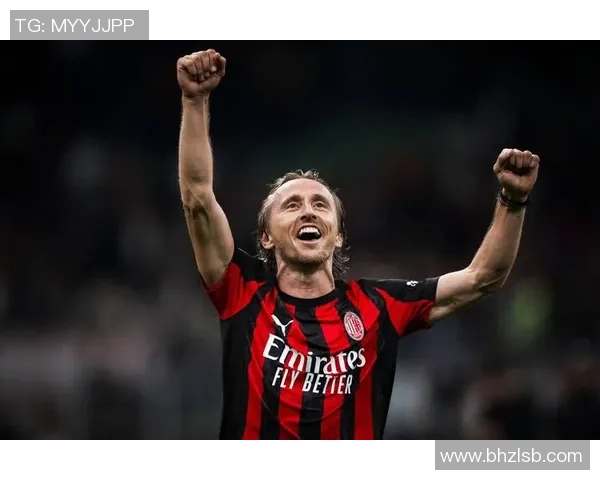 足球明星意外受伤睾丸被踢引发关注球场安全问题及运动员健康讨论