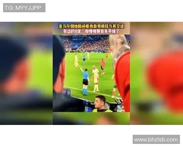 足球明星在比赛中意外倒地瞬间引发全场关注与热议